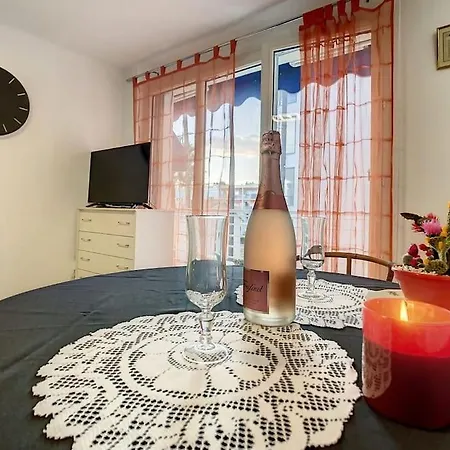2 Minutes A La Apartment
